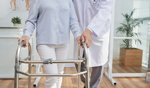 长期卧床老人反复住院?医养结合3.0模式破解照护难题